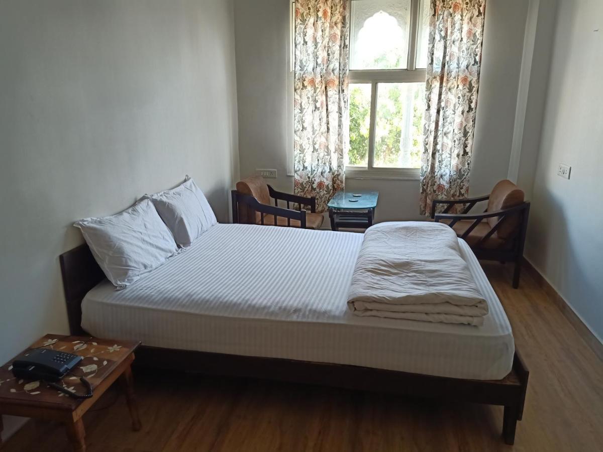 ホテル Hindupura Residency サワイ・マドプール エクステリア 写真