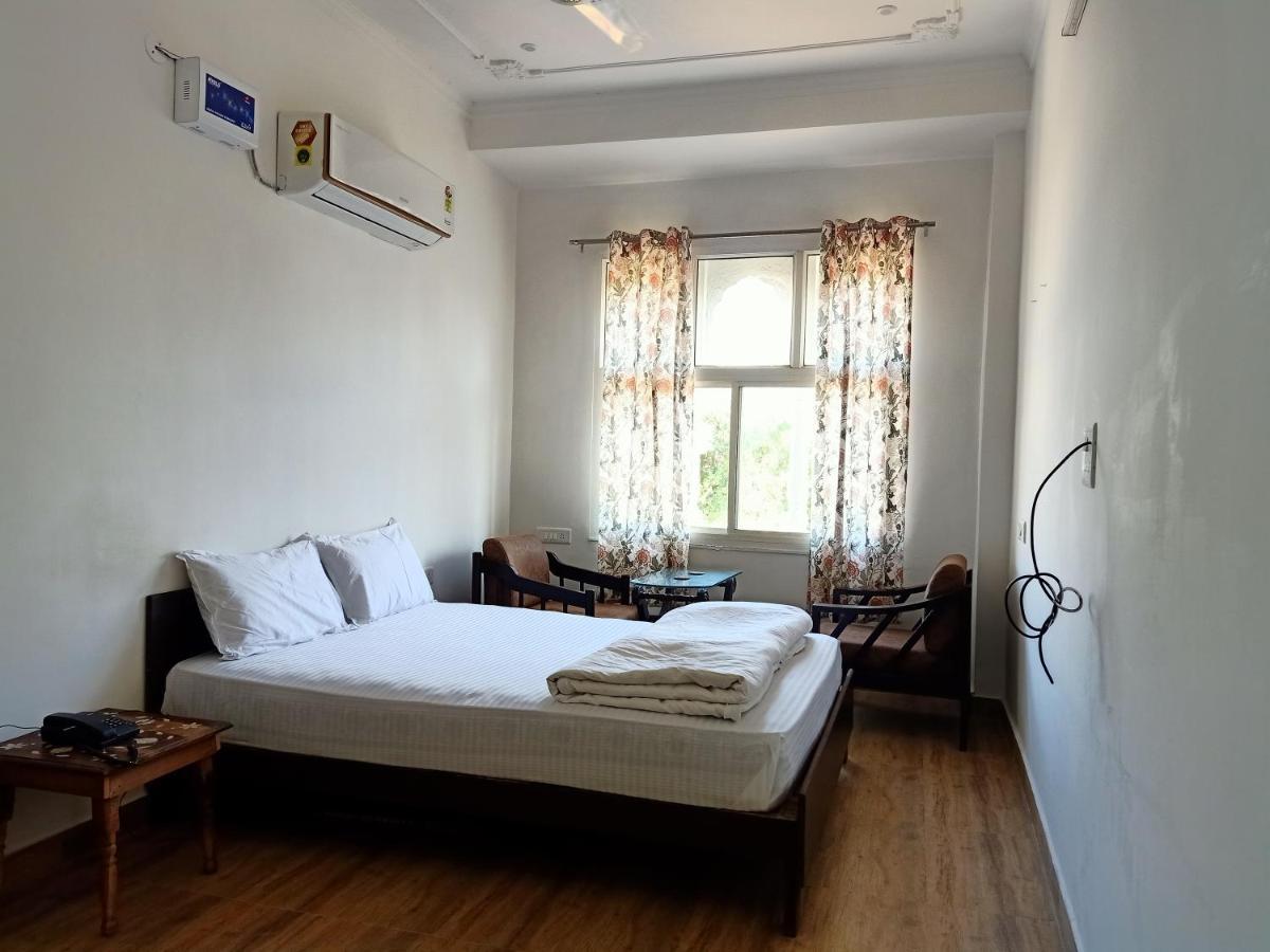 ホテル Hindupura Residency サワイ・マドプール エクステリア 写真