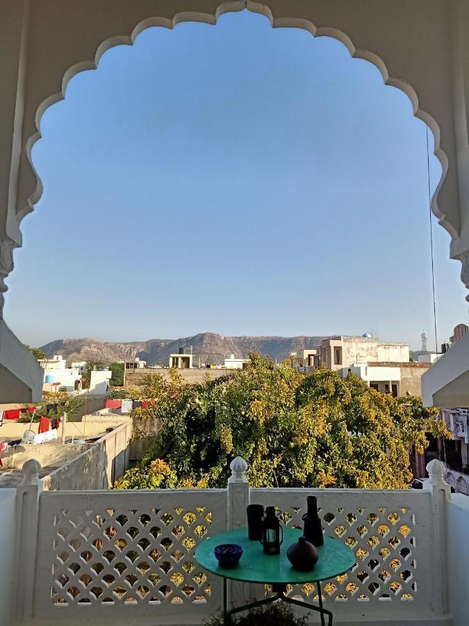 ホテル Hindupura Residency サワイ・マドプール エクステリア 写真