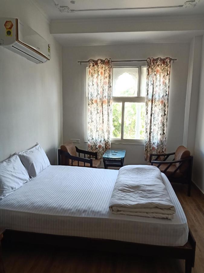 ホテル Hindupura Residency サワイ・マドプール エクステリア 写真