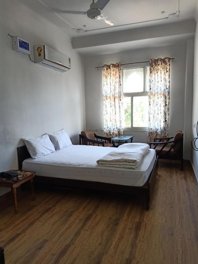 ホテル Hindupura Residency サワイ・マドプール エクステリア 写真