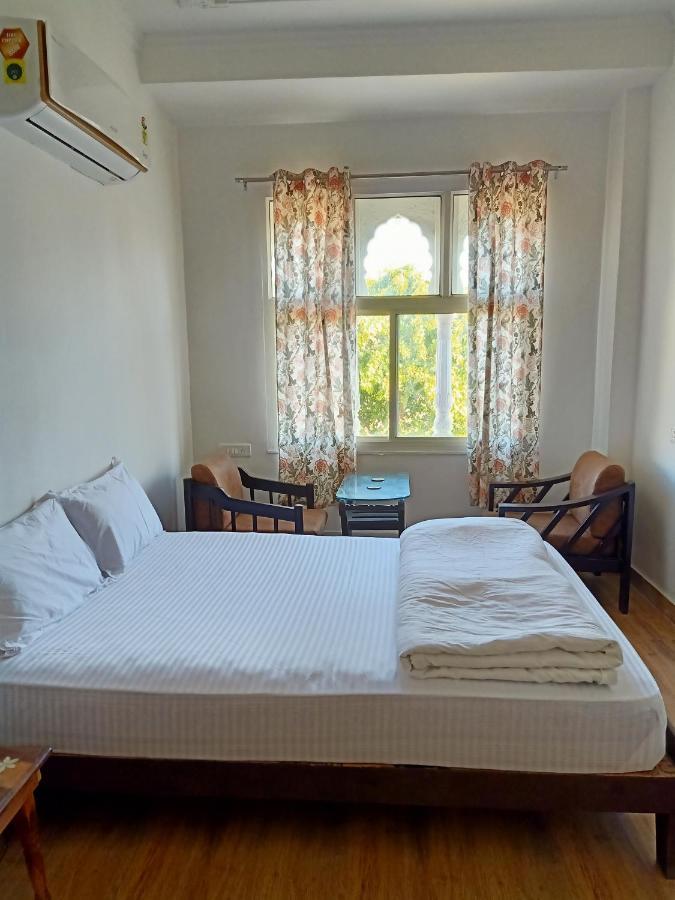 ホテル Hindupura Residency サワイ・マドプール エクステリア 写真