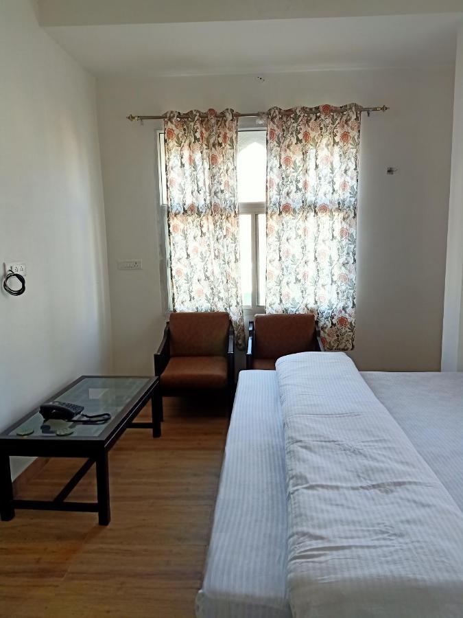 ホテル Hindupura Residency サワイ・マドプール エクステリア 写真