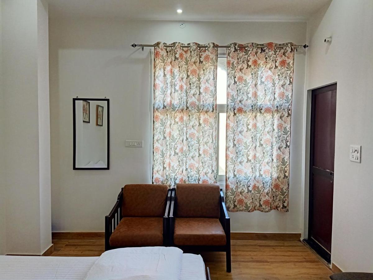 ホテル Hindupura Residency サワイ・マドプール エクステリア 写真