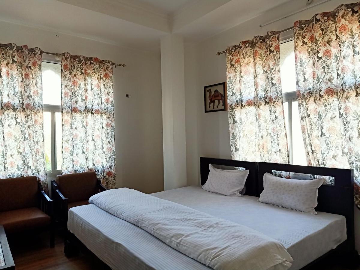 ホテル Hindupura Residency サワイ・マドプール エクステリア 写真