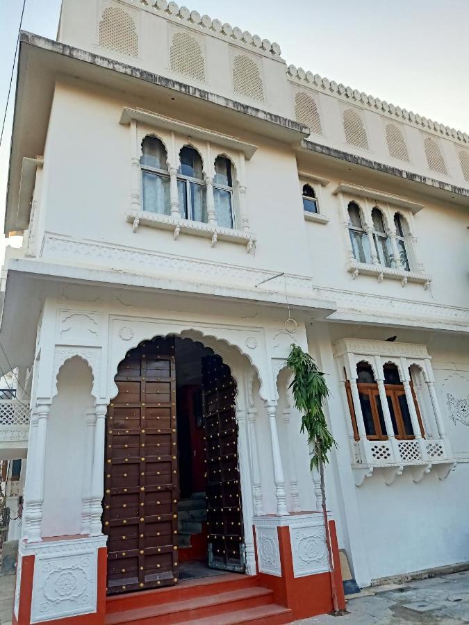 ホテル Hindupura Residency サワイ・マドプール エクステリア 写真