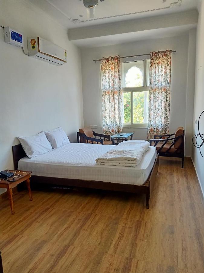 ホテル Hindupura Residency サワイ・マドプール エクステリア 写真
